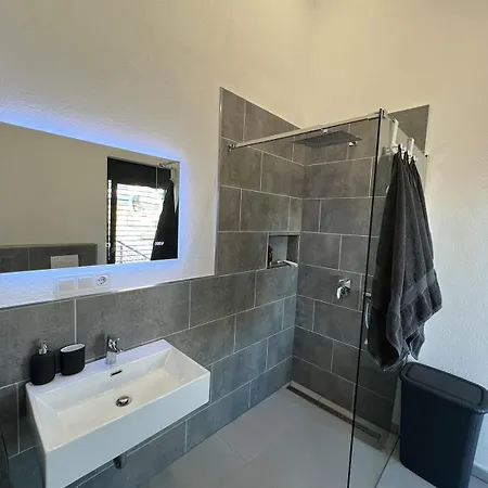 Lägenhet Luxus-penthouse Mit Weitblick & Balkon *