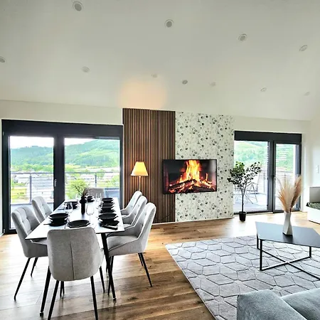 Luxus-penthouse Mit Weitblick & Balkon Apartman