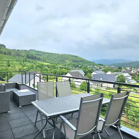 Luxus-penthouse Mit Weitblick & Balkon Apartman